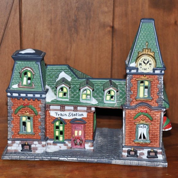 Vintage Dickens Collectible Victorian Series Train Station & Cafe Lighted House - Picture 1 of 10